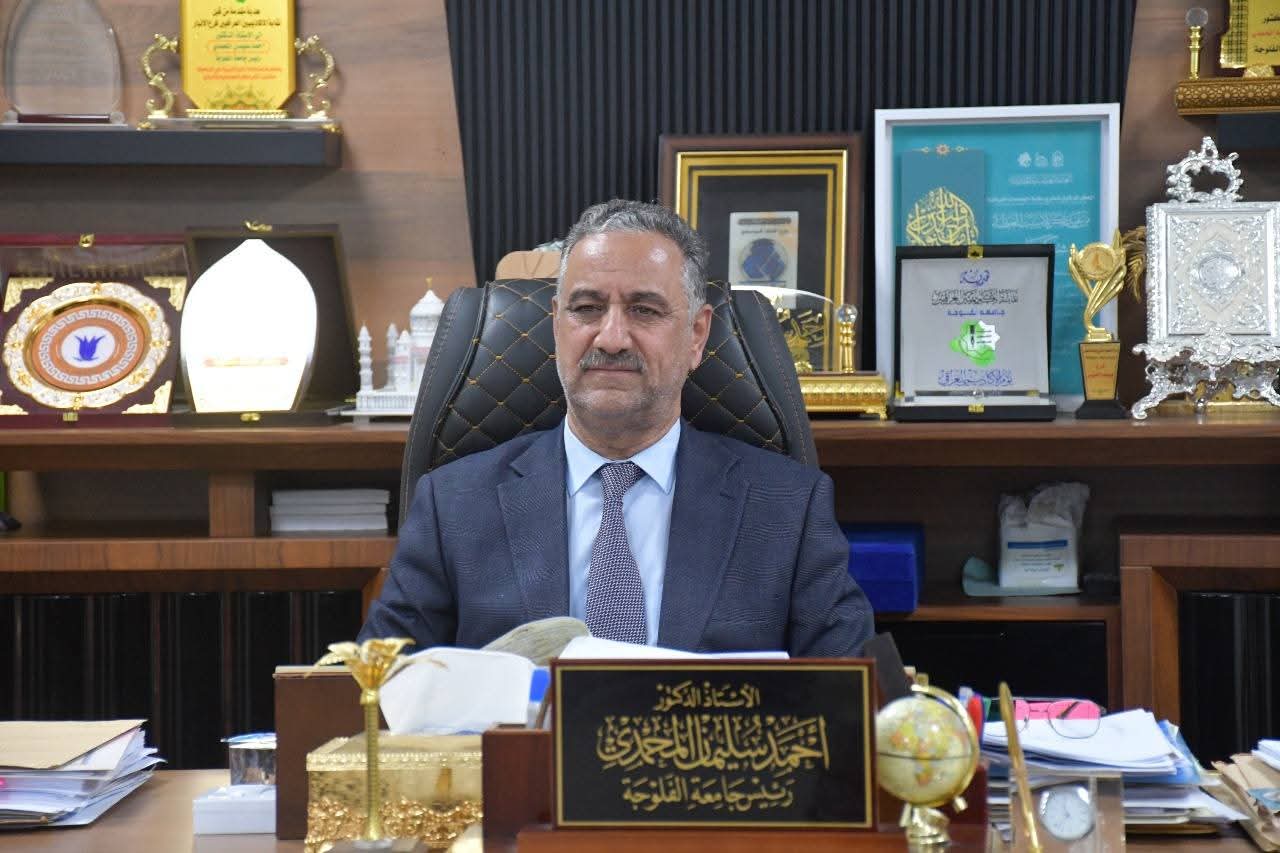 The university president meets with a number of citizens and university students.