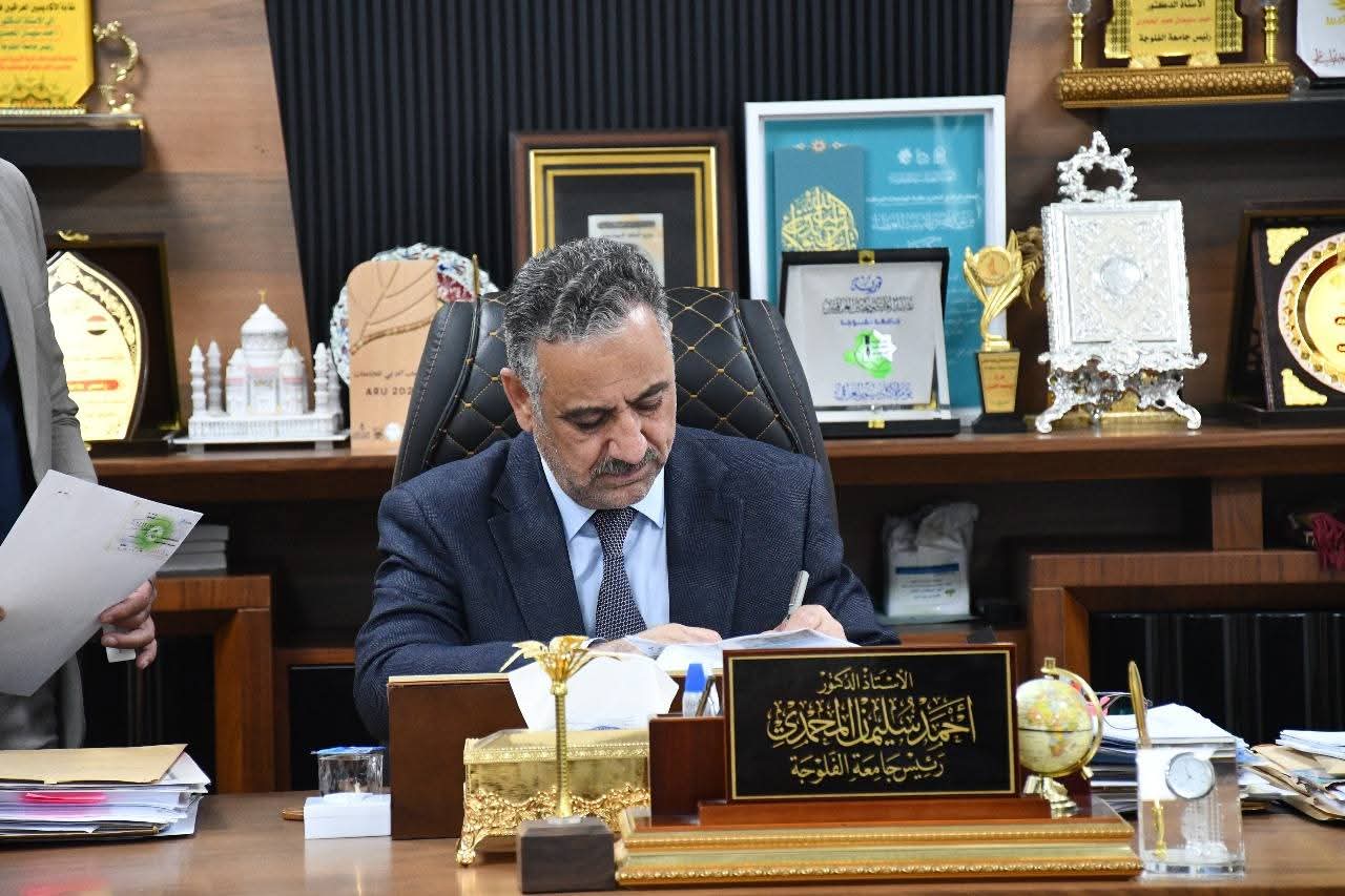 The university president meets with a number of citizens and university students.