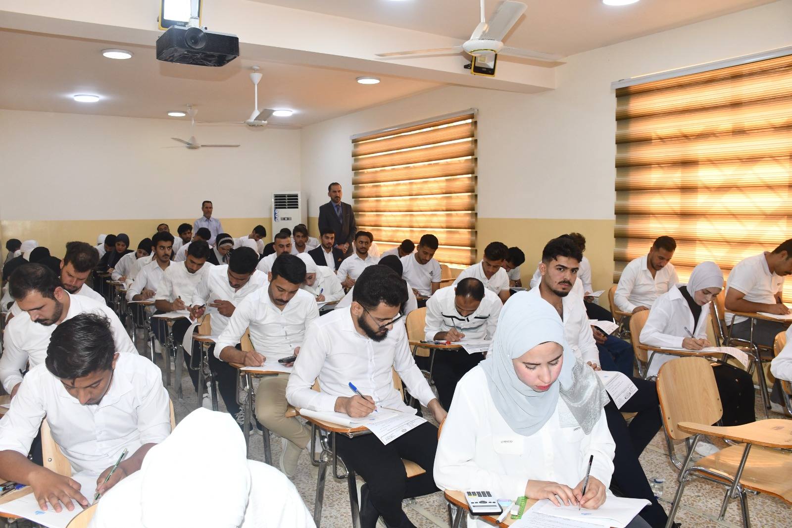 President of the University of Fallujah Follows Up on Examinations at the College of Administration and Economics 