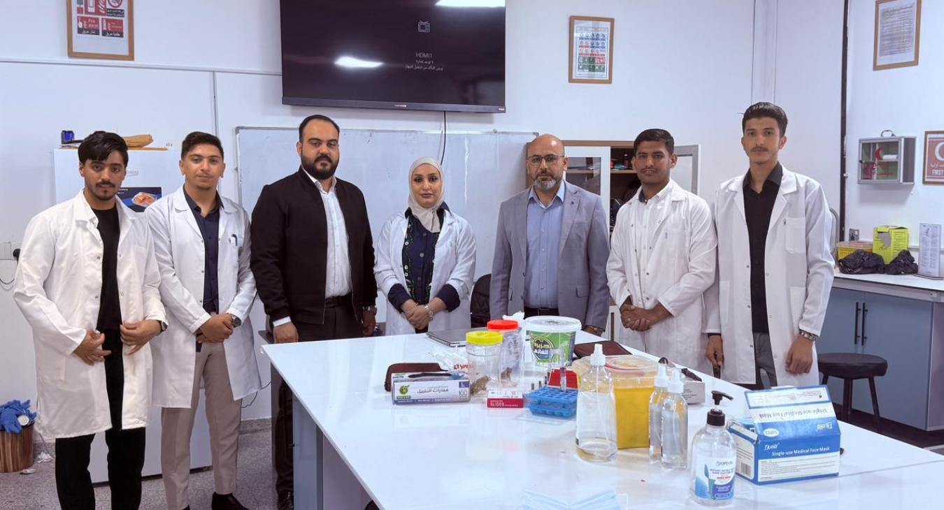 تجربة علمية تطبيقية في كلية التربية، لطلبة قسم علوم الحياة 